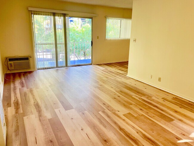 Building Photo - 1516 Rock Glen Ave