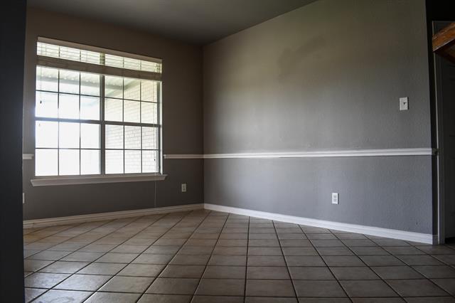 Building Photo - 409 Royal Crest Dr