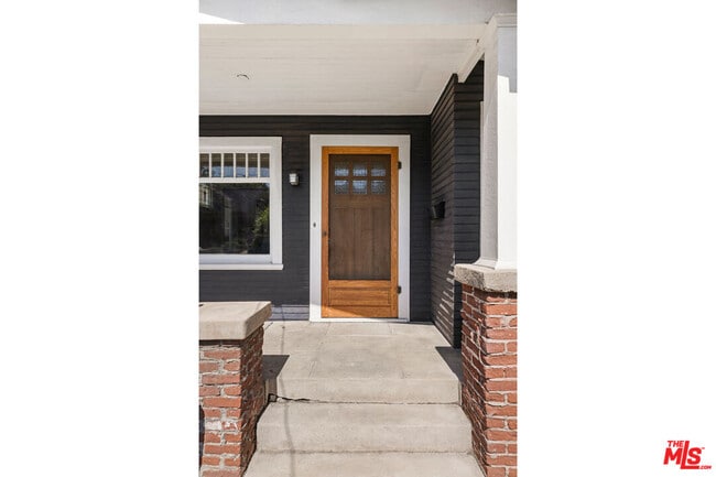Building Photo - 1327 Portia St