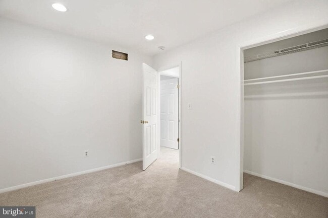 Building Photo - 131 Lee Dr