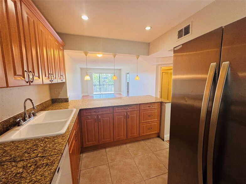 Building Photo - 8020 Colony Cir N