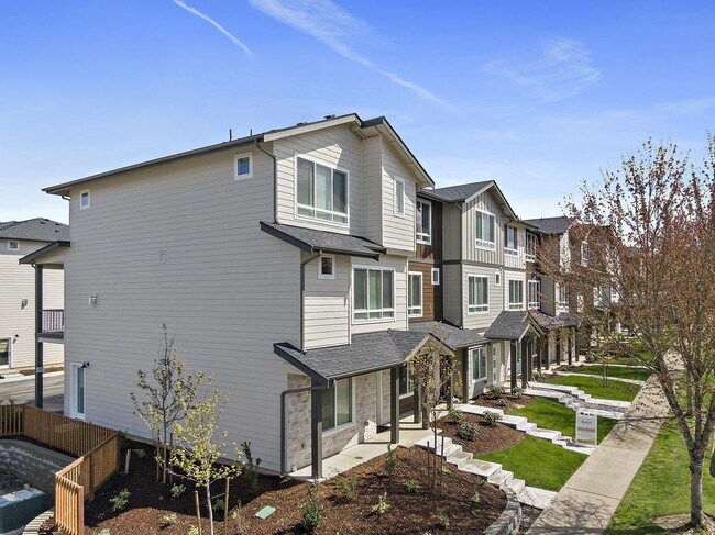 Building Photo - Spacious 3 Bedroom, 3 Bath Townhome with 1-Car Garage!