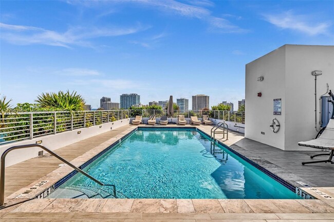 Building Photo - 9901 E Bay Harbor Dr