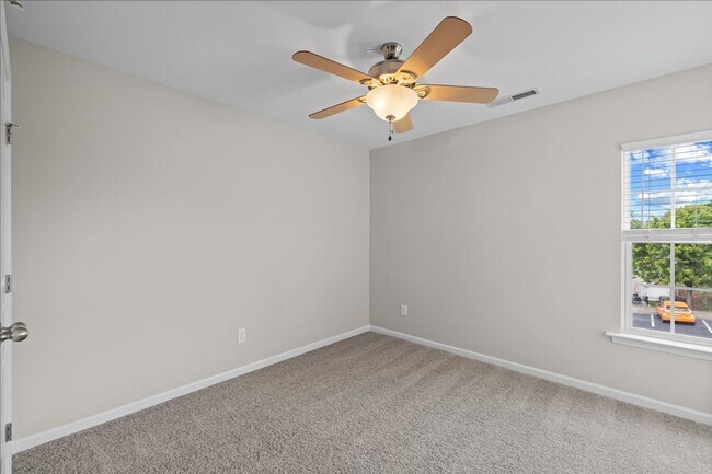 Building Photo - Well Maintained Three Bedroom Home!