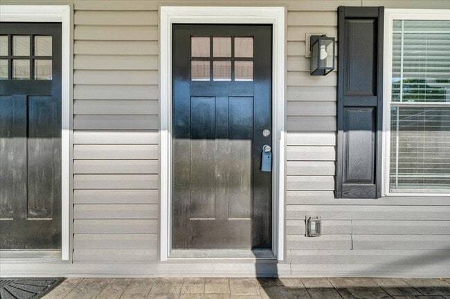 Building Photo - 1702 Baldwin Ave NE