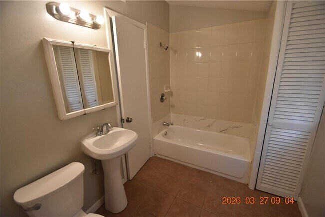 Building Photo - 10110 Alambra Ave