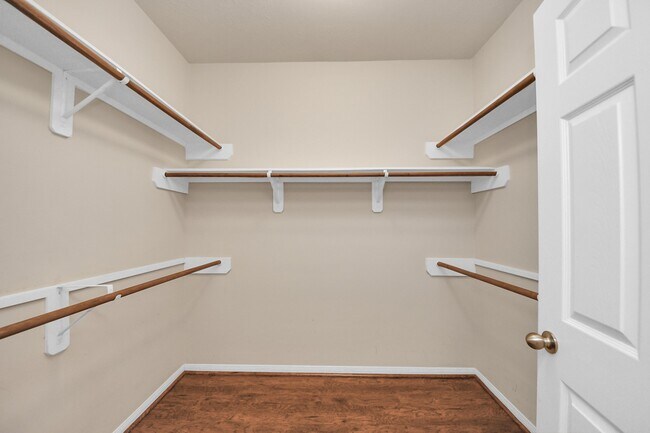 Building Photo - 822 Glen Abbey Dr