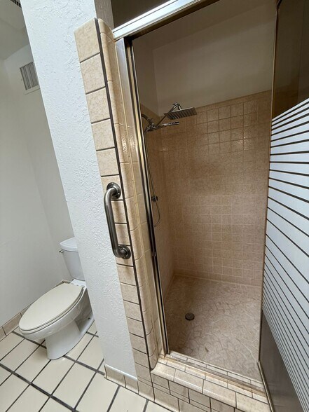 Building Photo - 1402 E Big Rock Rd