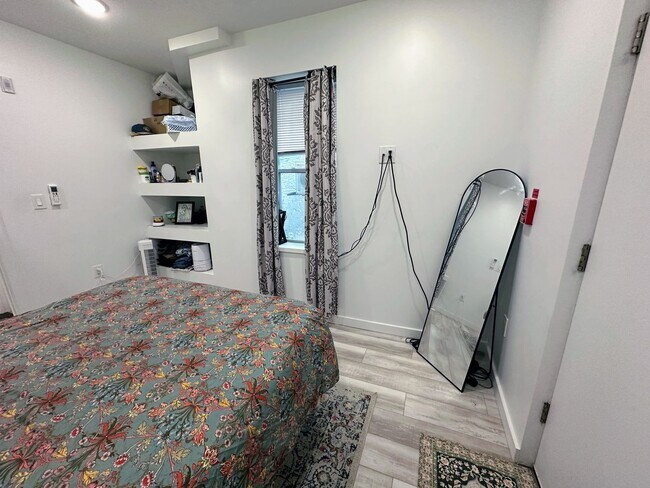 Building Photo - Private fenced yard! Modern, stylish & fully updated apartment!