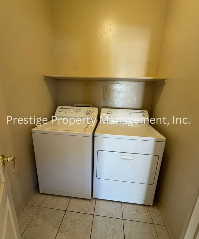 Building Photo - Super Cute 2Bd/2Ba Green Valley Home!!