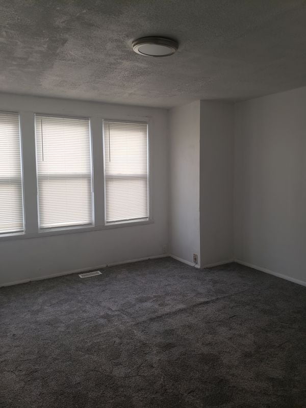 Building Photo - 209 W Cedar Ave