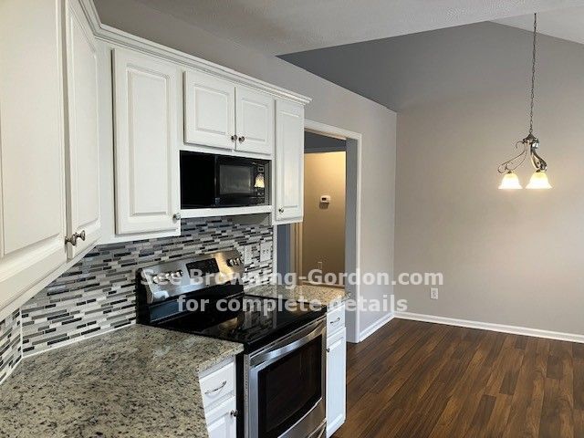 Building Photo - Amazing 3 bedroom 2 bath located in the Ol...