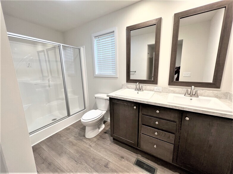 Building Photo - 5335 Coventry Dr