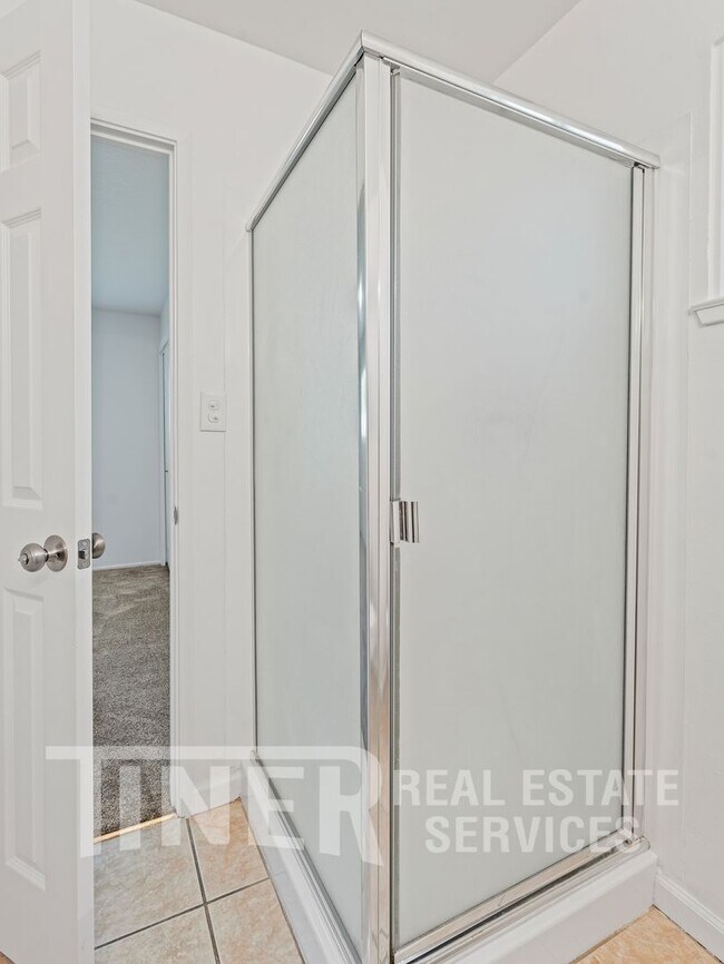 Building Photo - 2815 Erin Dr