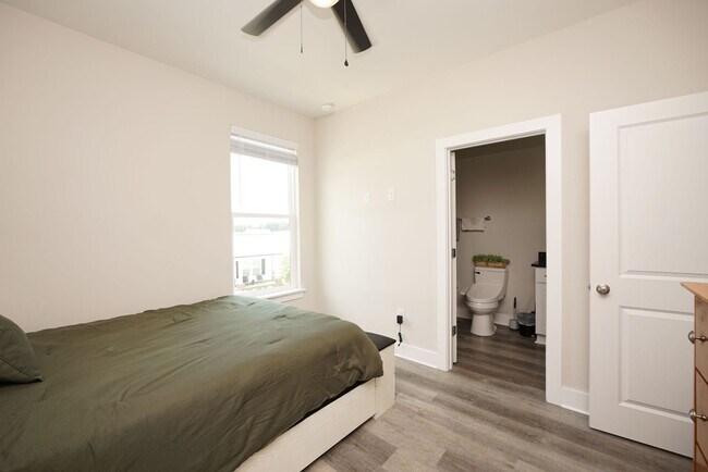 Building Photo - Newer Home in Valparaiso- Close to Eglin AFB