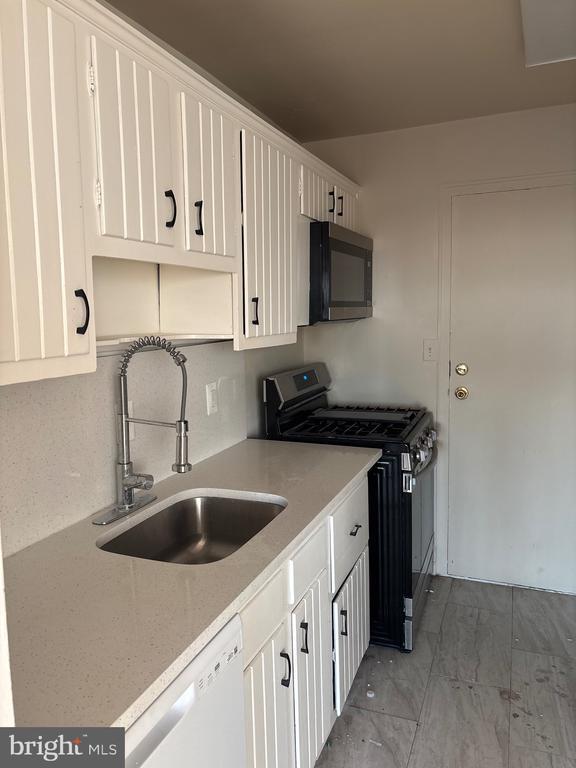 Building Photo - 3450 Toledo Terrace