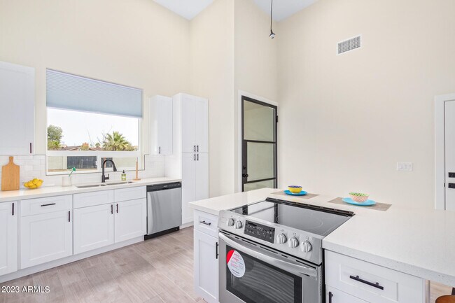 Building Photo - 9096 N 73rd Ave
