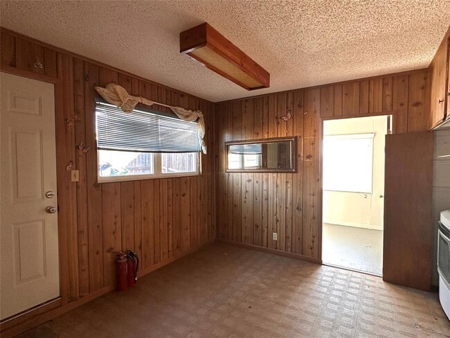 Building Photo - 2500 Biggs Dr