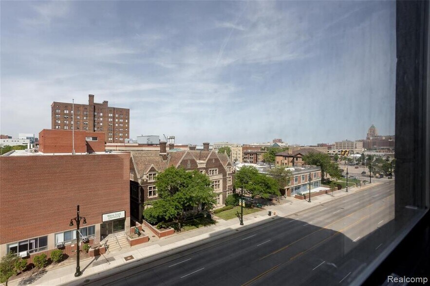 Building Photo - 15 E Kirby St