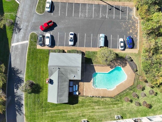 Building Photo - FULLY FURNISHED 2BR CONDO WITH MONTHLY LEASE TERMS