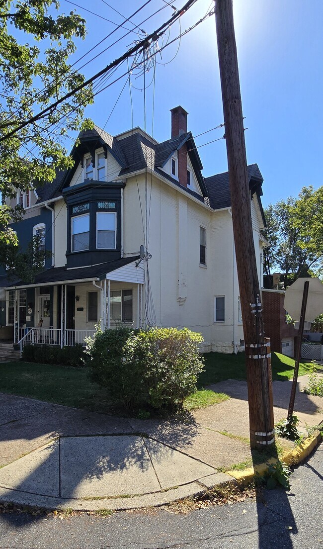 Primary Photo - 200 Windsor St
