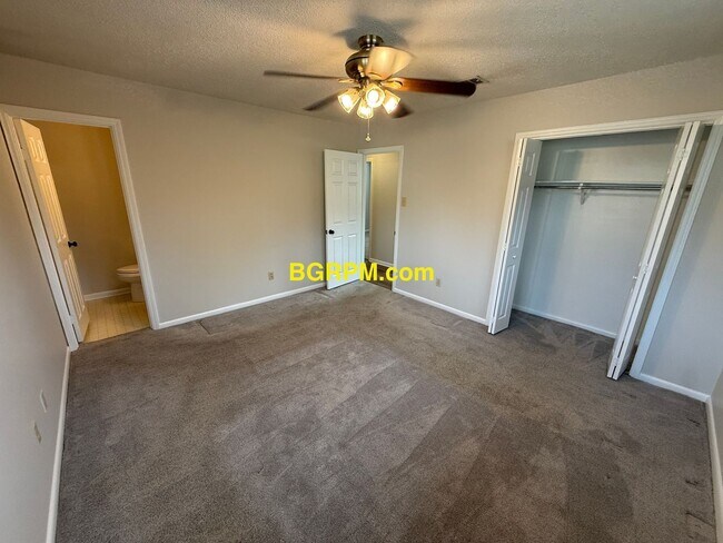 Building Photo - 3 Bed 2 Bath