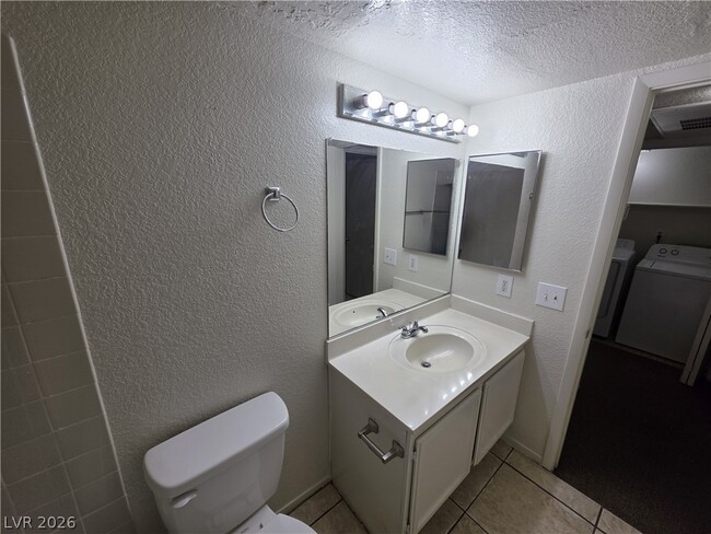 Building Photo - 2724 Otter Creek Ct