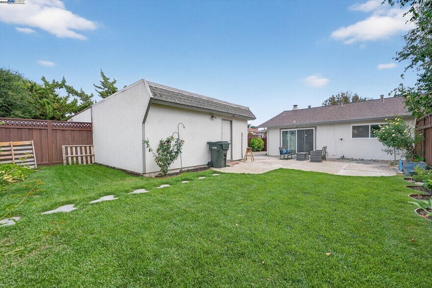 Building Photo - 1810 Peary Way