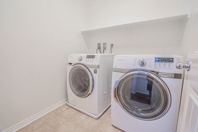 Building Photo - Beautifully Remodeled 3-Bedroom Home in Sa...