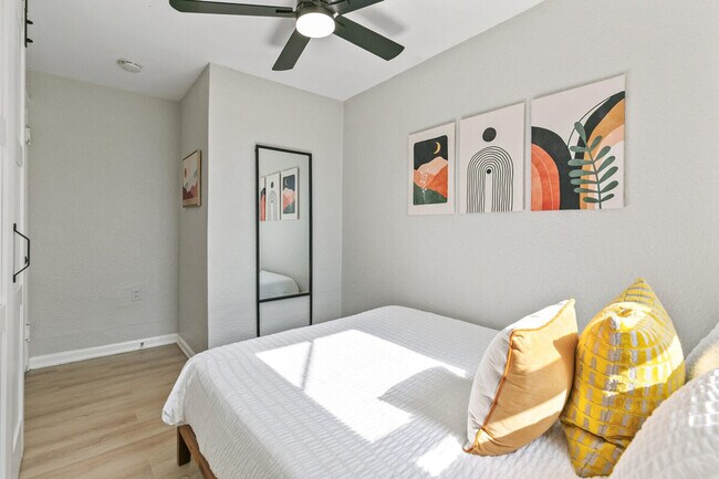 Building Photo - 1073 N Downing St