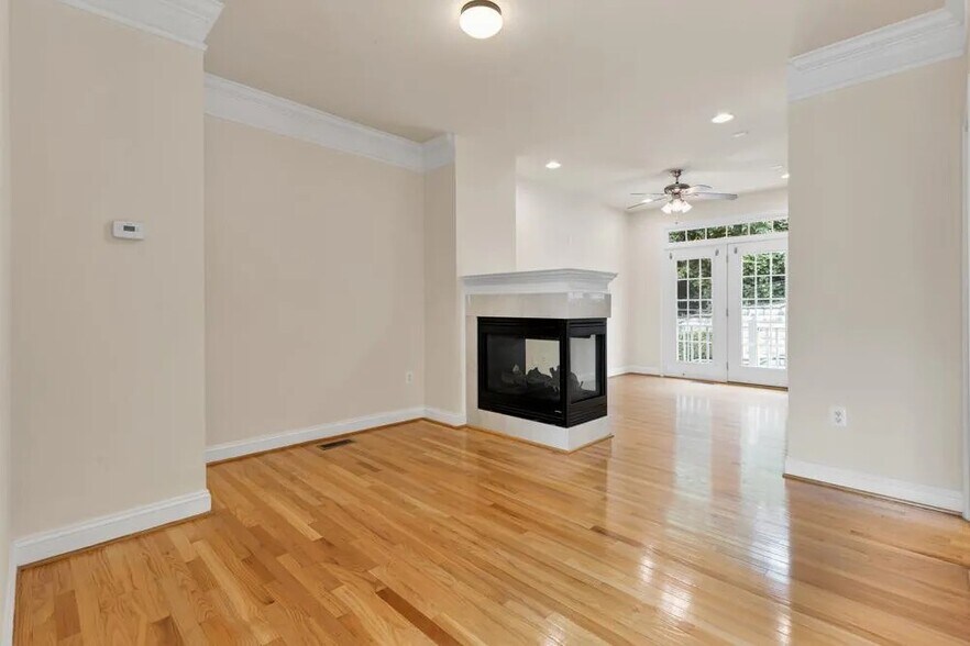 Building Photo - 4055 Columbia Pike