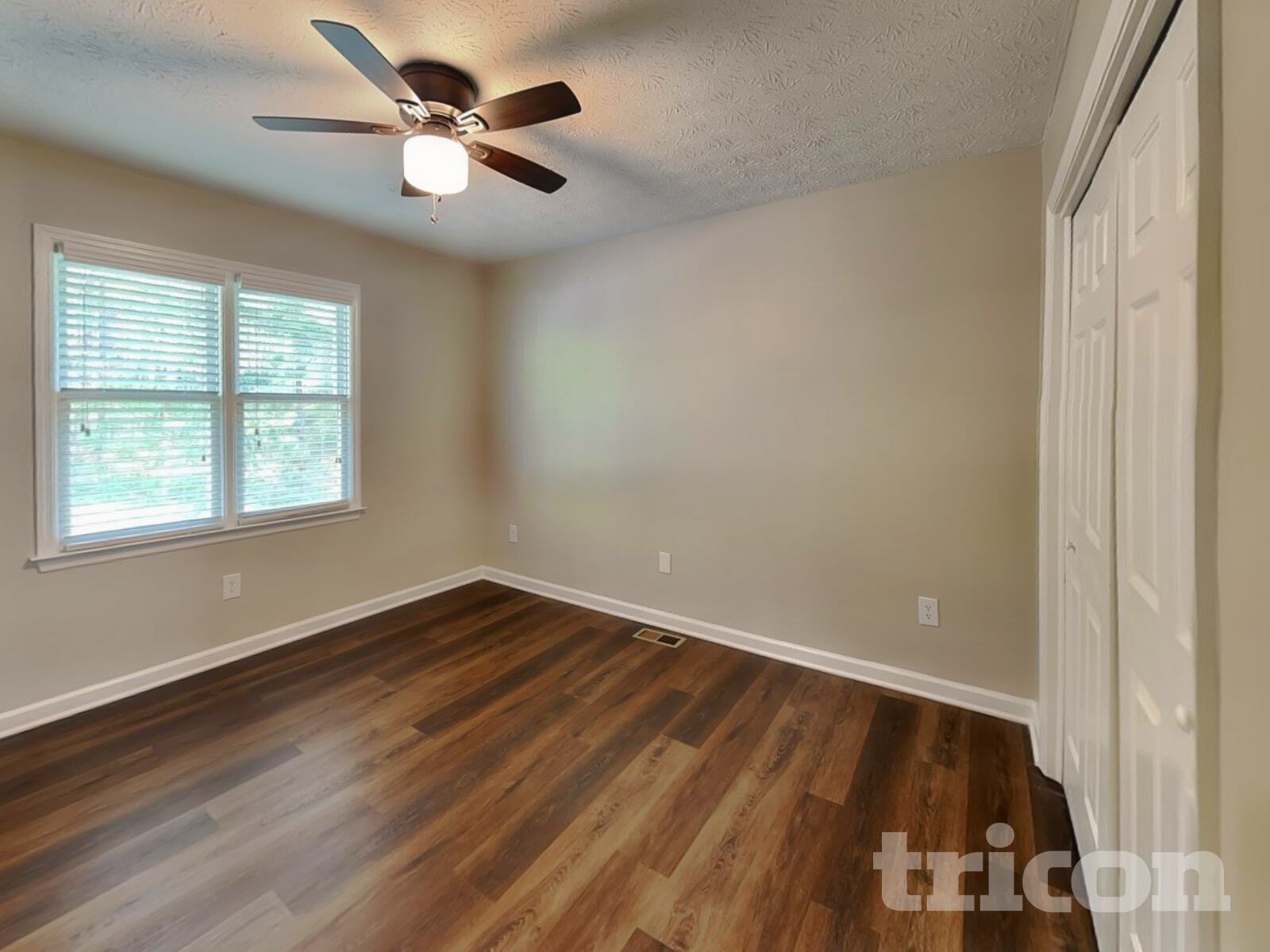 Building Photo - 985 Brookmont Dr S W