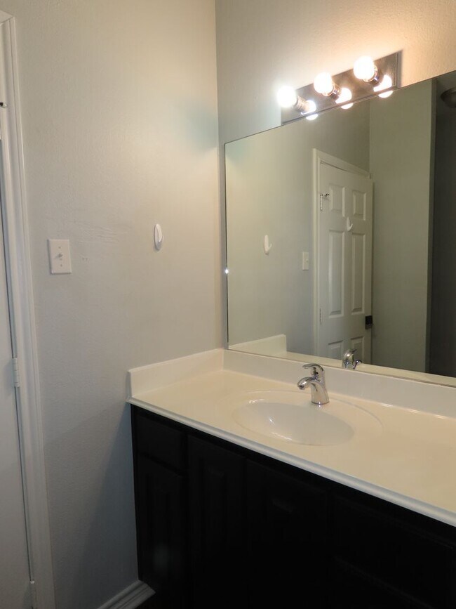 Building Photo - 2434 Haverhill Dr