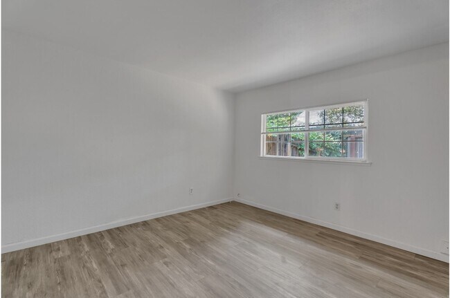 Building Photo - 3944-3944 Renick Way