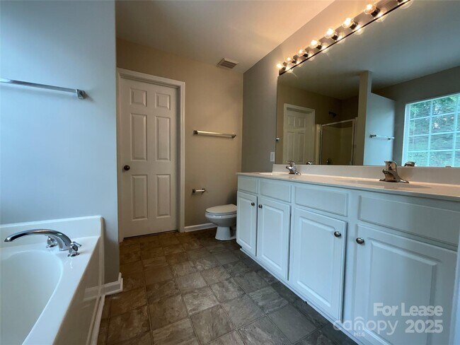 Building Photo - 2111 Arbor Vista Dr