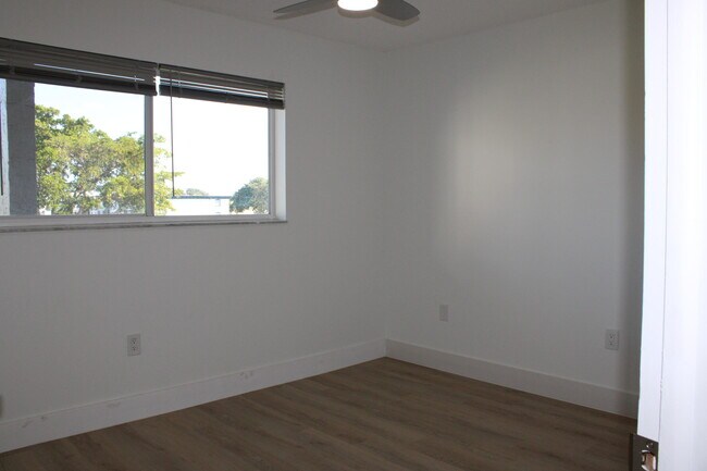 Building Photo - 8130 Sunrise Lakes Blvd