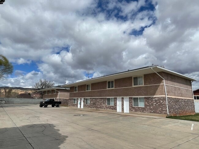 Building Photo - 148 W 140 S