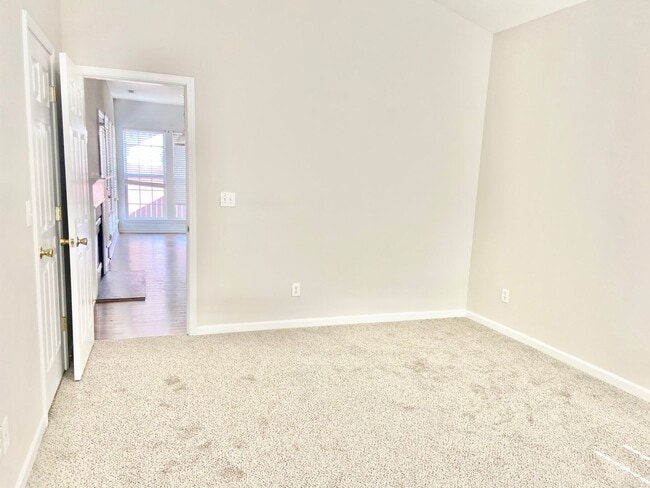 Building Photo - 1622 Baylor Dr