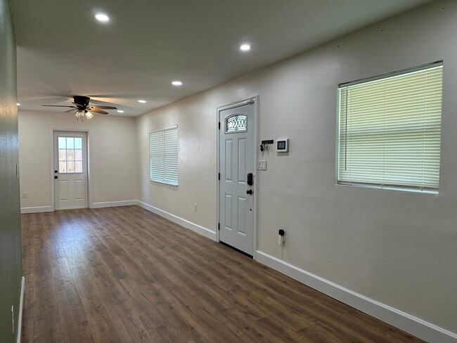 Building Photo - 5932 Mckee Lake Dr N