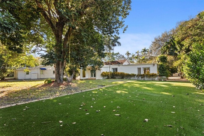 Building Photo - 7975 Sunset Dr