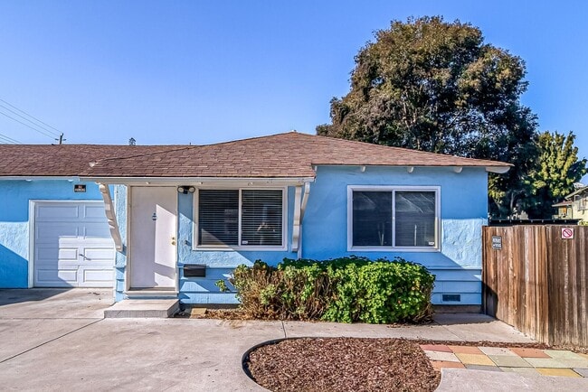 Building Photo - East Palo Alto Duplex for Rent - $3,000/mo
