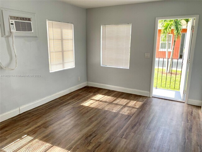 Building Photo - 2316 Madison St