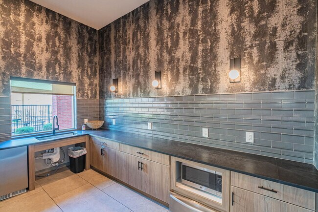 Building Photo - 9600 W Georgia Ave