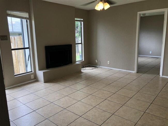 Building Photo - 603 Country Aire Dr