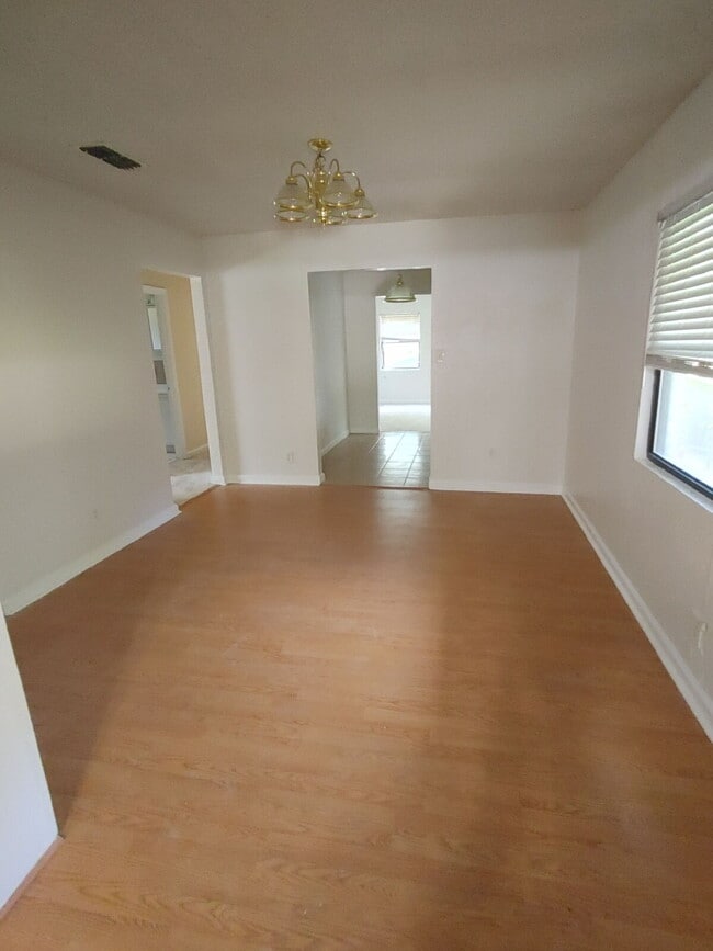 Building Photo - Beautiful 4Bd/2BA Right off Miccosukee Rd.