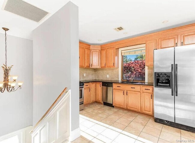 Building Photo - 113 Maple Pl