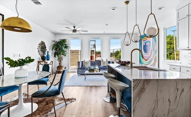 Building Photo - 183 S Prairie Ave