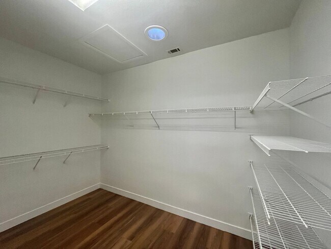 Building Photo - 2470 sq ft, remodeled single story, hard to find 5 bed, 2.5 bath, 2 car garage in guard gated Sta...