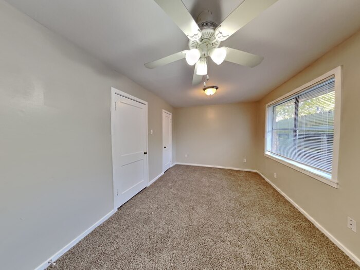 Building Photo - 2123 Raspberry Ln