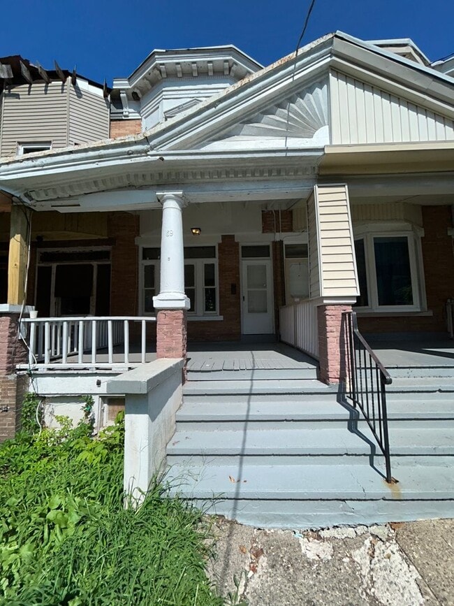 Primary Photo - Large Colonial Home ready for you!